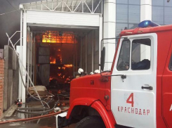 Двое пожарных госпитализированы