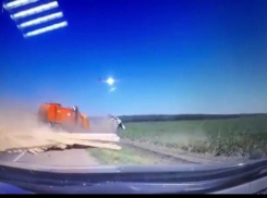 Момент массового ДТП с большегрузами на Кубани попал на видео
