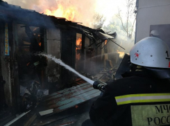  В центре Краснодара загорелось нежилое здание 