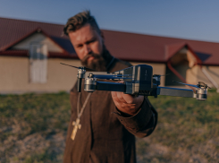 Беспилотники и кибершкола: в Краснодарском крае священник организовал обучение полетам на дронах