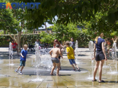 Жара загнала краснодарцев в фонтаны парка Галицкого