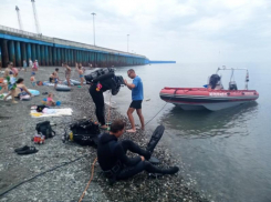 В Адлерском районе спасатели третий день ищут пропавшего в реке парня