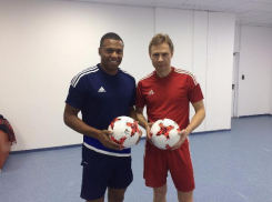 Легенды футбола опробовали поле стадиона «Фишт»