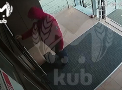 Дело о резонансном убийстве 18-летнего парня в центре Краснодара покупателем игровой приставки дошло до суда