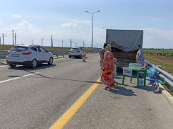 У Крымского моста выстроилась трехкилометровая пробка со стороны Краснодарского края несмотря на перекрытие трассы «Таврида»