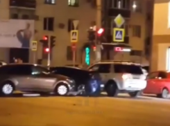 Девушка за рулем Hyundai устроила массовое ДТП в центре Краснодара