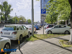 В Краснодаре с 1 июля запретили стоянку машин на трех улицах