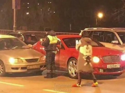 Оскандалившаяся бизнесвумен на красном Bentley попала в ДТП на Северной в Краснодаре 