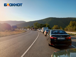 Пятничные пробки в 10 км мешают быстрому проезду по М-4 «Дон» на Кубани