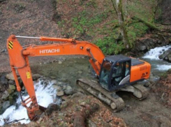В Сочи строительство дороги в национальном парке привело к оползням