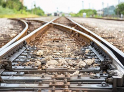 Хотел перелезть: мужчина умер от удара током на ж/д путях в Краснодаре