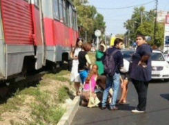 В Краснодаре женщину сбил трамвай