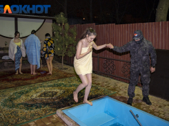 Главное в Краснодаре сегодня: мэр окунается в реку, женщину избивают, девочку преследуют, счета Тинькова арестовывают, но детям денег не дадут 