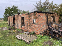 В Краснодарском крае во время крупного пожара в частном доме нашли тело мужчины