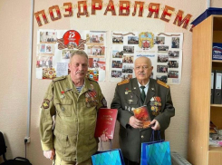 Андрей Анашкин совместно с советом ветеранов поздравили двух воинов с годовщиной вывода войск из Афганистана