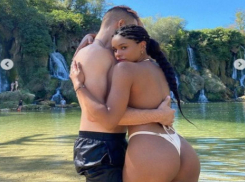 Темнокожая модель из Краснодара показала сочные фото после спонтанного путешествия