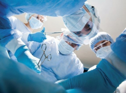 Сложную операцию на шейном позвонке провели женщине после ДТП в Краснодаре