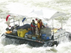 В Новороссийске обнаружили дрейфующий плот с иностранцами