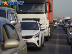 Участок федеральной трассы под Краснодаром встал в пробку 