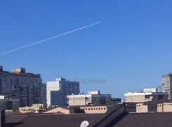 «Самолета не видно и звука не было»: краснодарцы заметили необычный след в небе