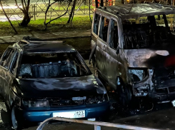 В Краснодаре 5 февраля сгорели два авто