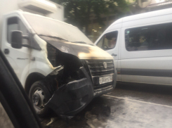 Причиной огромной пробки в Краснодаре стала сгоревшая «ГАЗель»