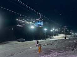 Сочинский курорт разрешил лыжникам кататься вечером в будние дни