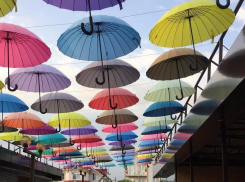 Вслед за мировыми столицами в Сочи появилась «аллея парящих зонтиков»