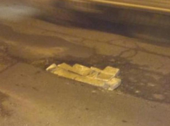 «Психанул»: жители Краснодара помогают дорожникам кто чем может