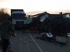 Два большегруза столкнулись на трассе Кропоткин-Ставрополь