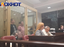 «Я убила, я избила»: мать закопанного на берегу Кубани пятилетнего Вовы в суде Краснодара