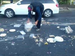 Тортами завалило проезжую часть в Краснодаре после ДТП