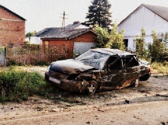 В Хадыженске 25-летний парень перевернул «Приору» на крышу