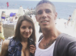 Скандальный актер Алексей Панин завел курортный роман во время съемок клипа «Опа, Анапа» 