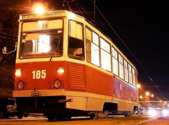 В Краснодаре из-за мужчины на рельсах встали 10 трамваев