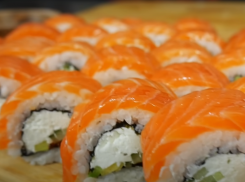 «Ёбидоёби», «Куни Ли», «Ваху Яки»: в Краснодаре ФАС запретила непристойные названия для суши и роллов