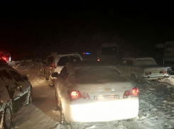  Снегопад парализовал движение на трассе Джубга-Сочи 
