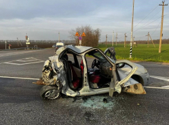 В Краснодарском крае «Газель» влетела в стоящее на светофоре авто