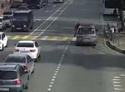 Внедорожник сбил замешкавшегося на пешеходном переходе мужчину в Сочи
