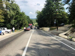  Десятилетний мальчик на велосипеде угодил под машину в Сочи 