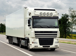 На выезде из Краснодара на «М-4 Дон» запретили ездить большегрузам