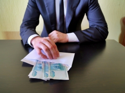 В Сочи работник ФСИН попался на взятке в 20 000 рублей