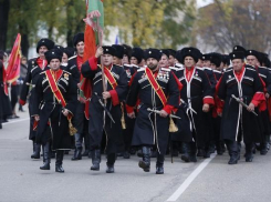  Больше 1000 кубанских казаков вышли на митинг 