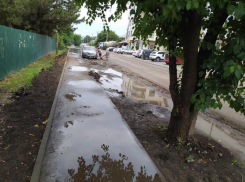 Мэрия Краснодара прокомментировала жалобы жителей на ремонт тротуара