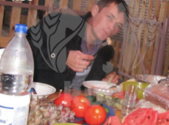 Сидел за наркотики и кражу: установлена личность мотоциклиста, сбившего семью в Темрюке
