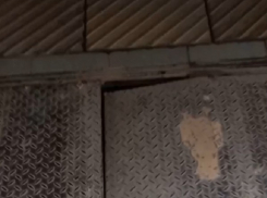 Краснодарцы рискуют сломать ноги в подземном переходе у «Авроры»