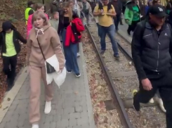 Туристы устроили столпотворение в Гуамском ущелье Краснодарского края