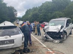 В ДТП на Кубани два человека погибли и пятеро пострадали