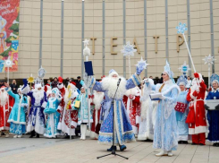 Сотни Дедов Морозов пройдут по главной улице Краснодара