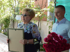 «Страусиная поза»: политолог о возмущении присвоением звания почётного гражданина Краснодара Вере Галушко